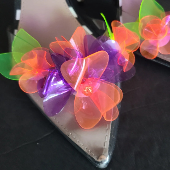 Betsey Johnson Landyn flower casual heels pump sz .7 - Picture 3 of 11